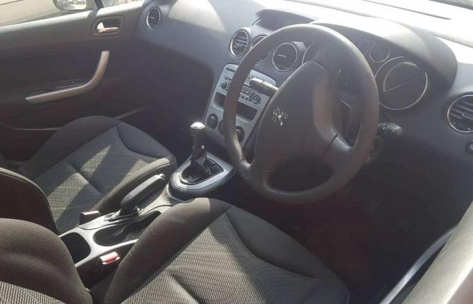 Peugeot 308 1.6 EP6 2011 г на запчасти