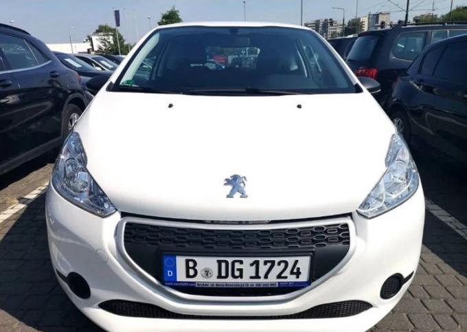 Peugeot 208 1,4л 2013 на запчасти