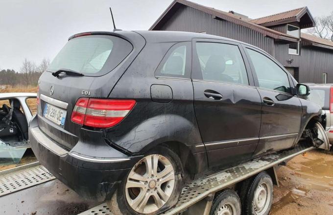 Mercedes W246 B 2011 г на запчасти