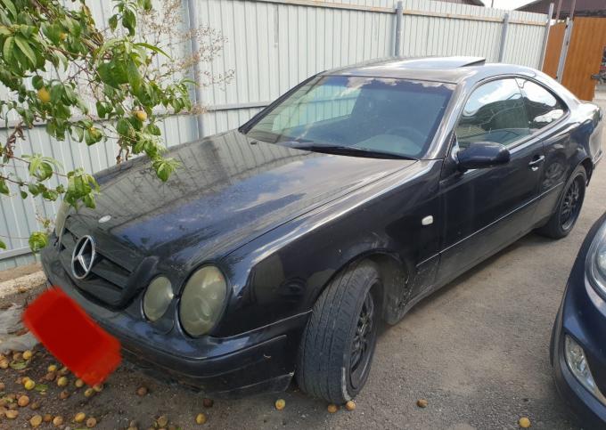 В разборе Mercedes W208 CLK M111