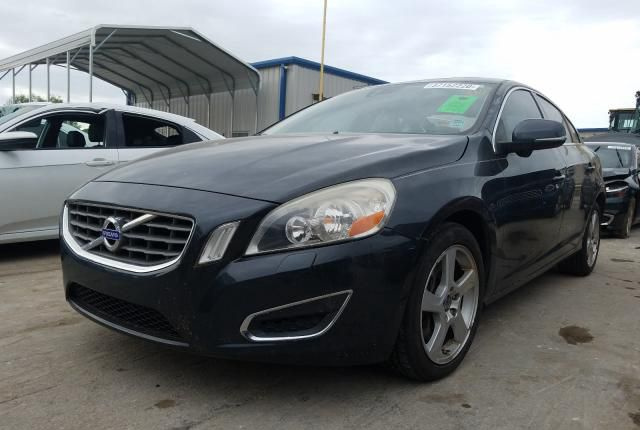 В разборе Volvo S60 2.5 Turbo 2013 года из США