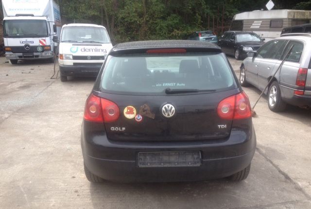 Разбор на запчасти Volkswagen Golf 5