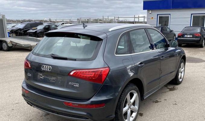 Audi Q5 2011 г на запчасти