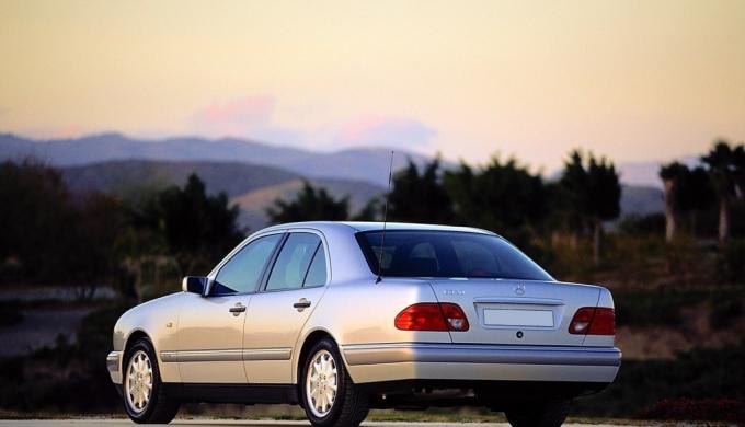 Mercedes E W210 1995 - 2002 в разборе на запчасти