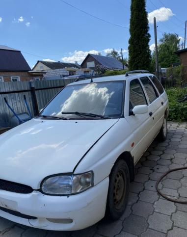 Ford Escort 2000г на запчасти