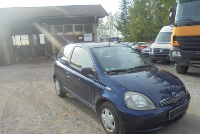 Toyota Yaris 2001, на запчасти