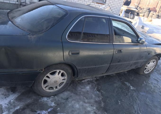 В разборе Toyota Camry lll XV10 2.4