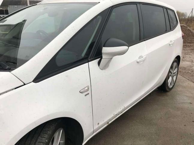 Opel Zafira C 2015 г на запчасти