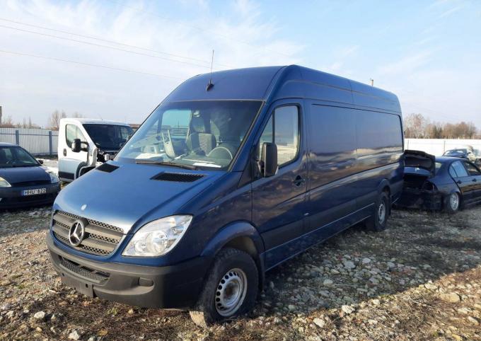 Mercedes Sprinter 313 2.2 D 2013 г на запчасти