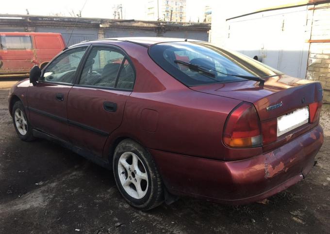 Mitsubishi Carisma 1998г по запчастям