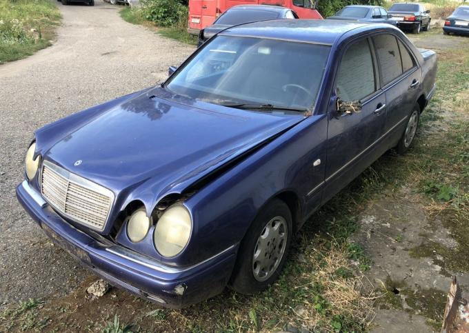 Mercedes Benz E240 W210 в разборе