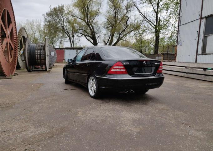 В разборе Мерседес W203-C32 AMG Komressor (Япония)