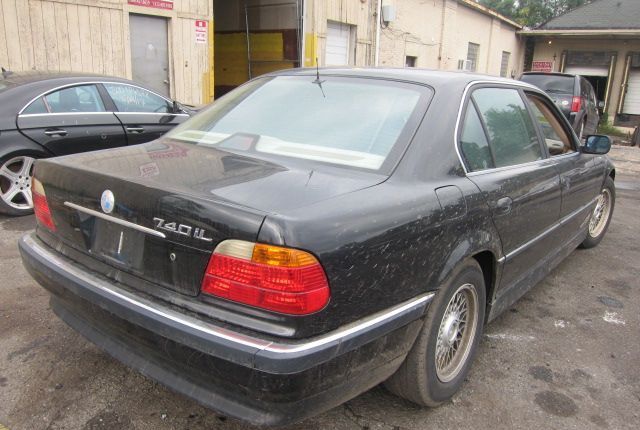 Разбор на запчасти BMW 7 E38