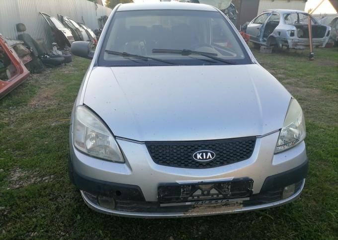 В разборе Kia Rio 2