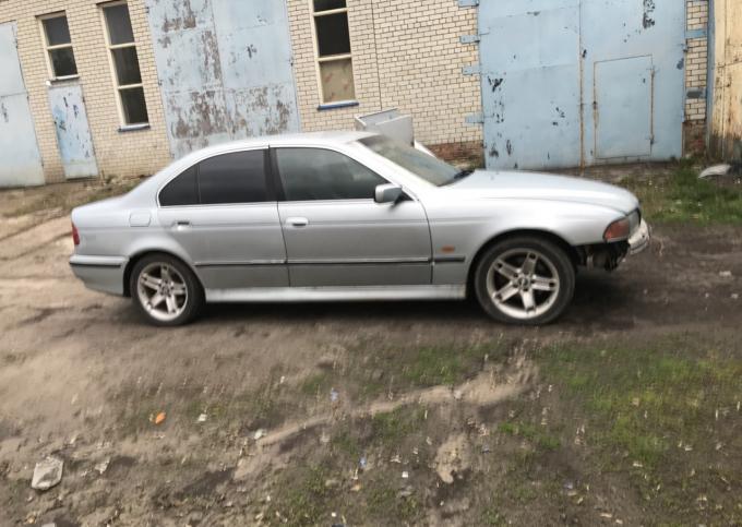 В разборе BMW 5 e39