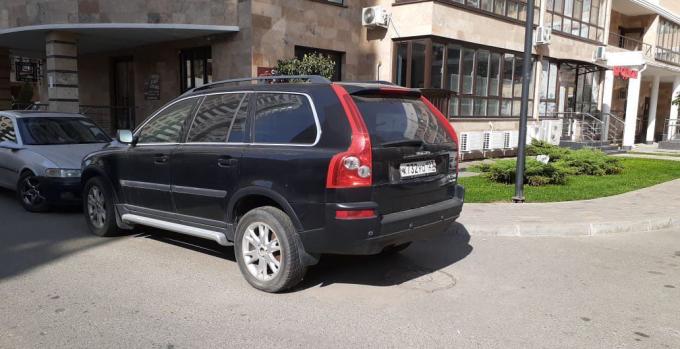 На разборку поступил Volvo XC90 2004