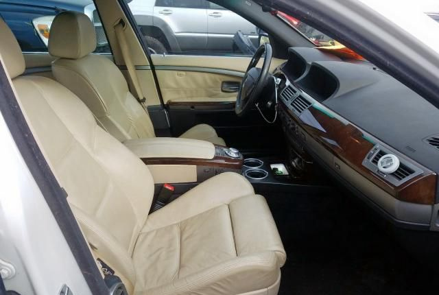 В разборе BMW 7 E65 2004год