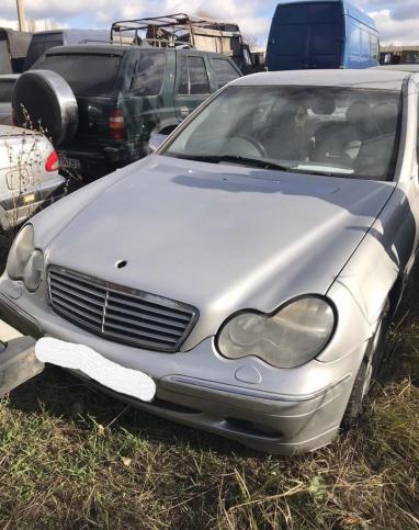 Автомобиль на запчасти Mercedes C-class W203 2001