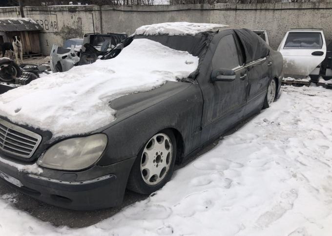 В разборе Mercedes Benz Long W220