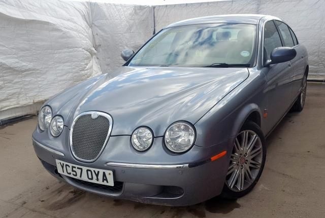 В разборе Jaguar S-type