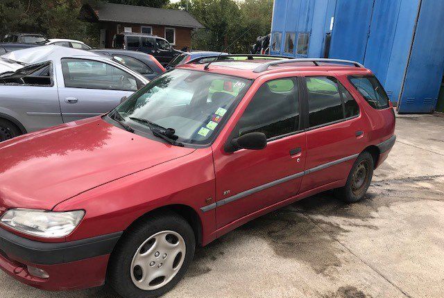 Разбор на запчасти Peugeot 306