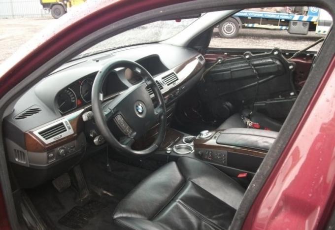 BMW 7 E65 2003 г. на запчасти