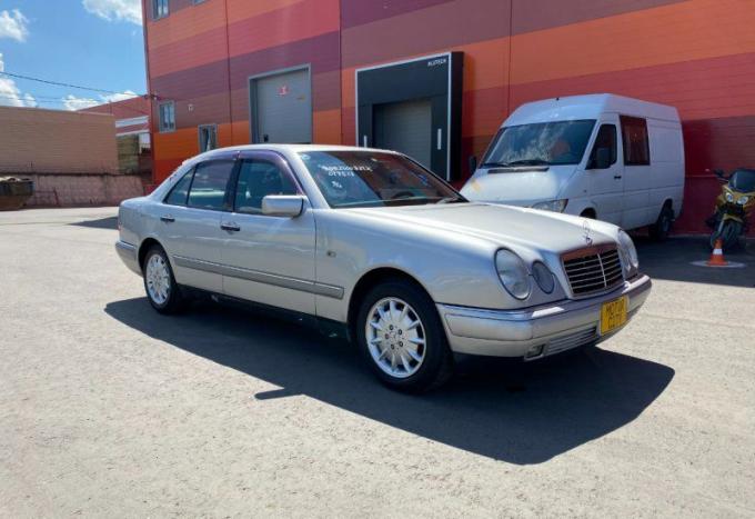 В разбор из Японии Mercedes E-Class W210 M112.941