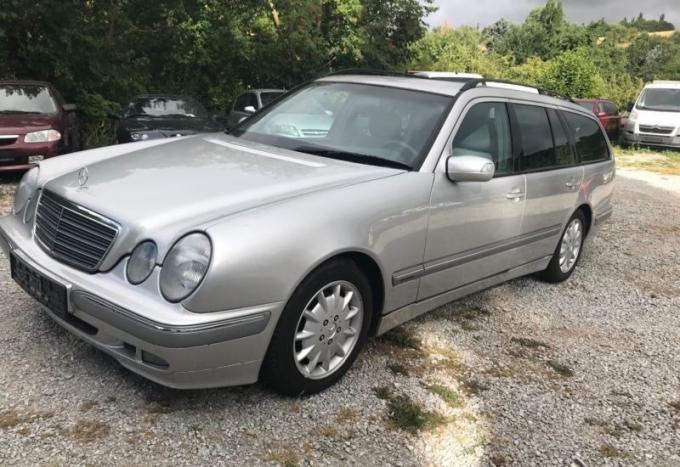 Mercedes-Benz E W210 2001г, на запчасти