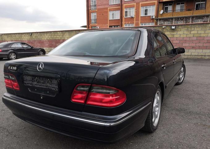 В разбор Mercedes w210 e430 рестайлинг из Японии