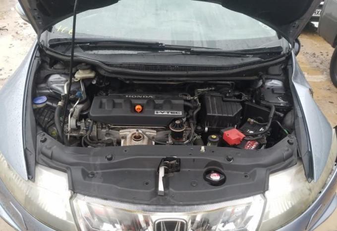 Разбирается Honda Civic 5D 2008г. R18A2