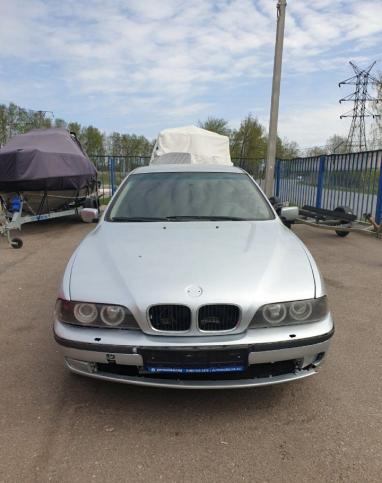 BMW-523I