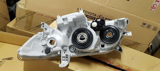 Фара галогеновая Toyota Camry 2006-2009 81130-33611