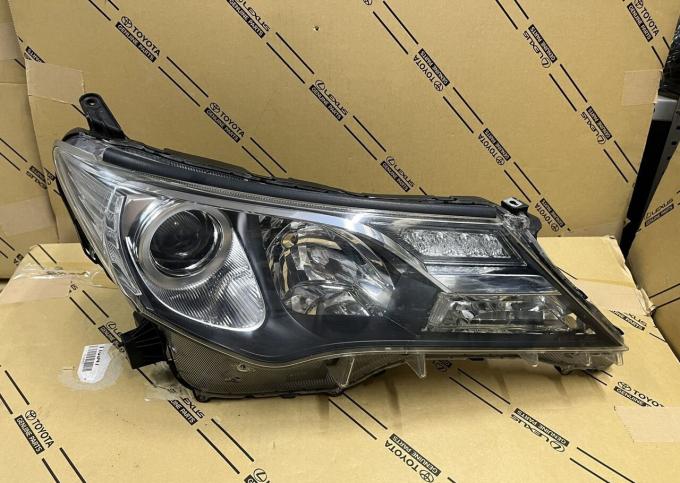 Фара Правая ксеноновая Toyota RAV 4 2012-2015 81145-42571