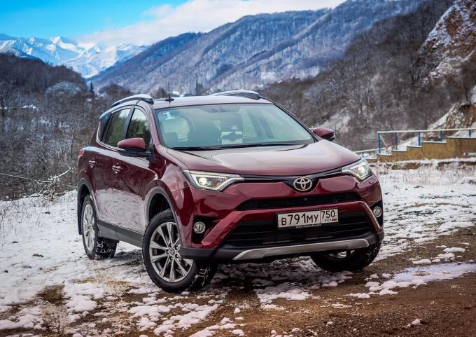 Решетка радиатора Toyota Rav4 2015-2019 53101-42421