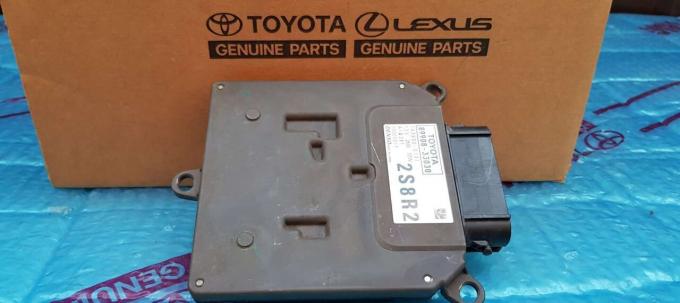 Блок управления фары Toyota Camry 70 2018-2021 81016-33D50