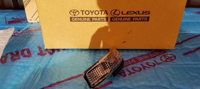 Поворотник в зеркало Toyota Camry 2012-2017 81740