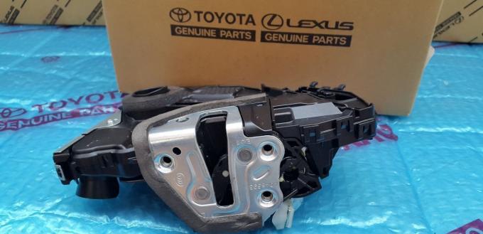 Замок передней левой двери Lexus RX200 2016-2022 69040-48110