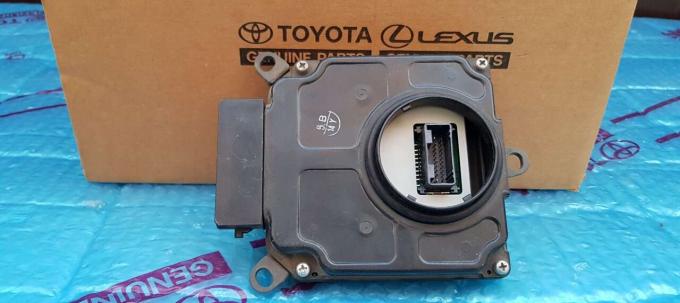 Блок управления фары Toyota Camry 70 2018-2021 81016-33D50