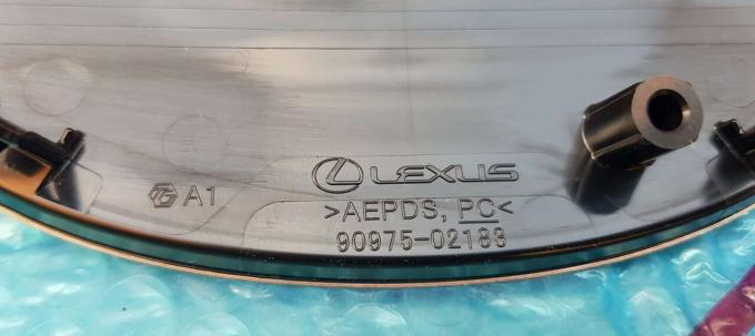 Эмблема решётки радиатора Lexus LX600 2021-2024 90975-02183