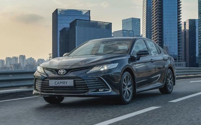 Решетка радиатора Toyota Camry 2021-2023 53101