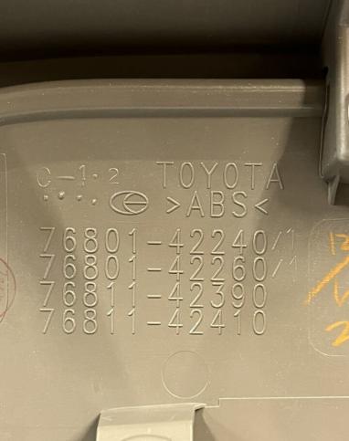 Накладка крышки багажника Toyota Rav4 2019-2024 76801-42908