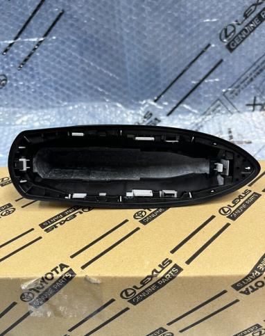 Крышка антенны Toyota Rav4 50 2018-2024 86077-47020-А1