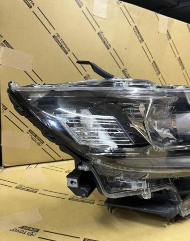 Фара Правая Toyota Land Cruser Prado150 2021-2023 81145-60S00