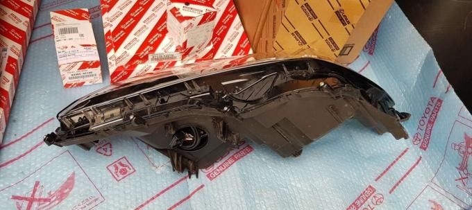 Фара Левая Toyota Camry 2021-2024 Full LED 81185-33D72