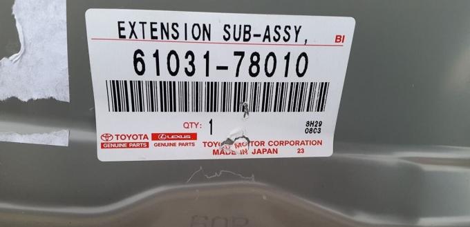 Панель петли крышки багажника Lexus NX 61031-78010