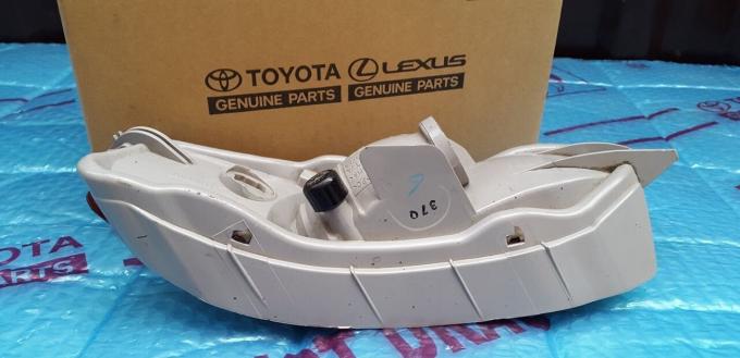 Противотуманка задняя Lexus RX 2003-2009