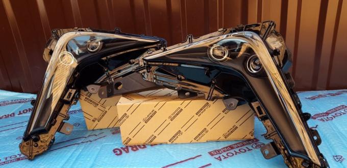 Противотуманка передняя Lexus LX 570 Black Vision 81390-60040 81360-60110