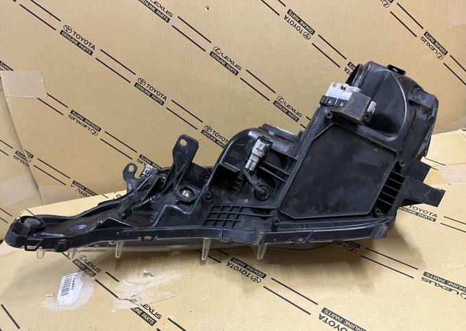 Фара Правая ксеноновая Toyota RAV 4 2012-2015 81145-42571