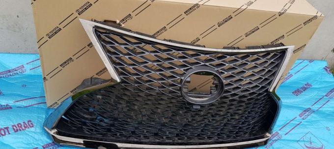 Решетка радиатора Lexus RX 4 Black Vision