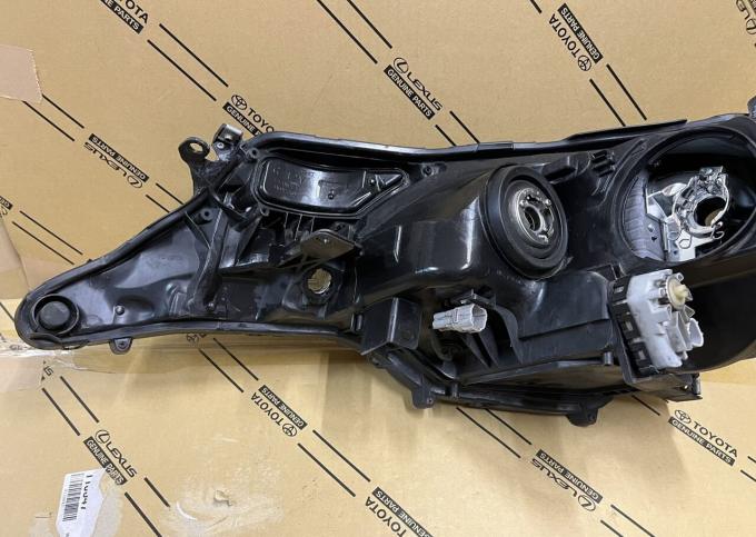 Фара Правая ксеноновая Toyota RAV 4 2012-2015 81145-42571